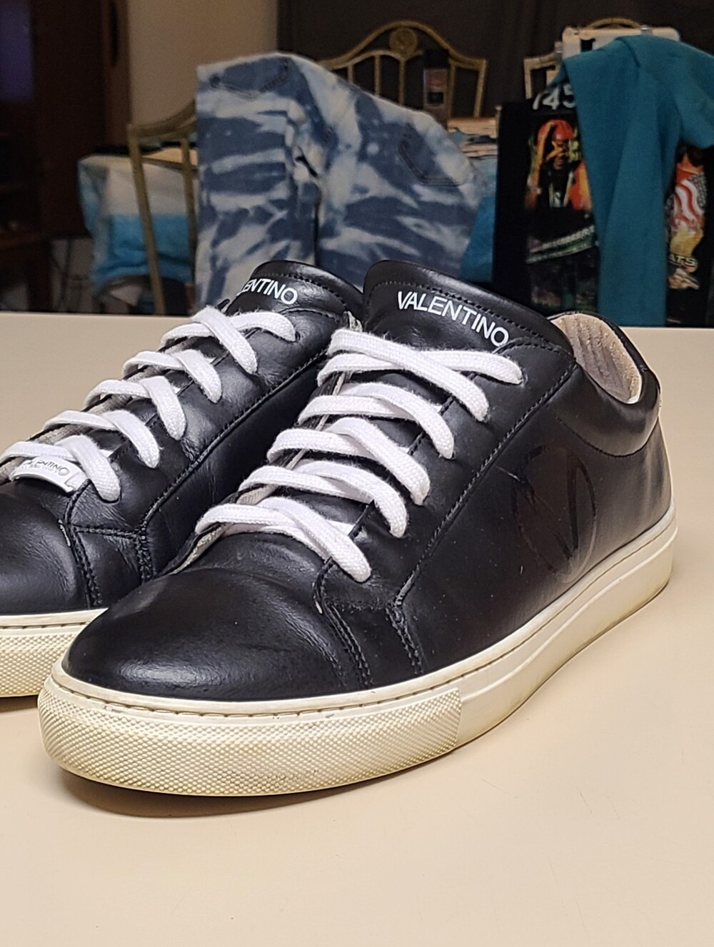 Valentino By Mario Hurry leather low top sneakers size 11